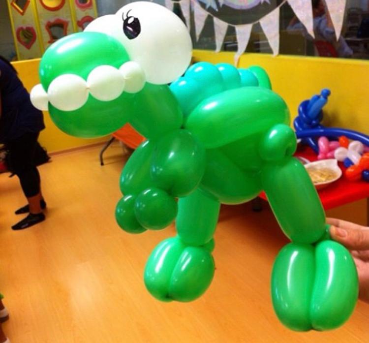 kids party balloon sculpting