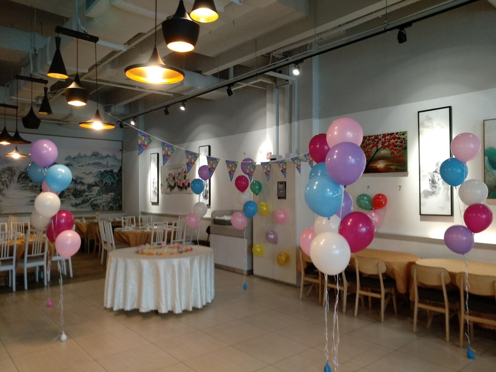 Balloon bouquet delivery in Singapore for birthday party decoration